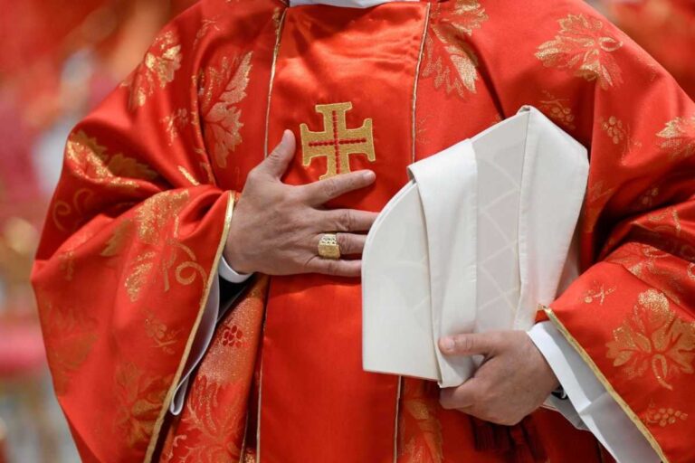 Allerta al Conclave, persi i contatti con il Vaticano: Papa Francesco non lo avrebbe mai permesso