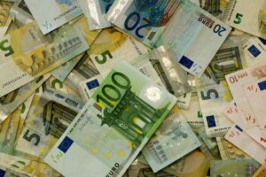 diverse banconote euro