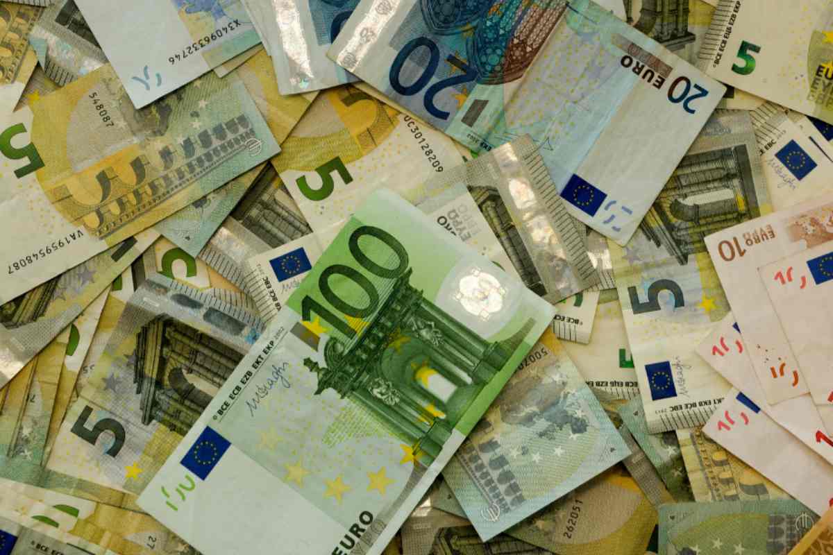 diverse banconote euro